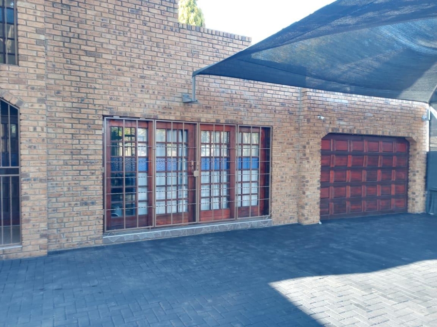 Commercial Property for Sale in Oos Einde North West